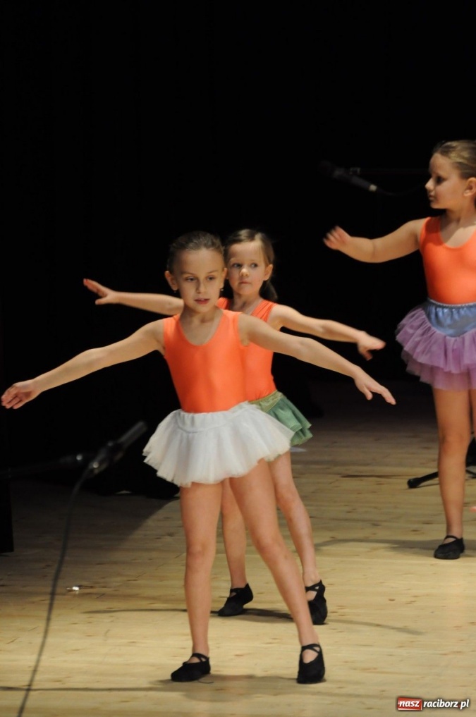 Zdjęcie w galerii na portalu naszraciborz.pl: Świąteczna gala zespołów Źródła wiadomości z regionu