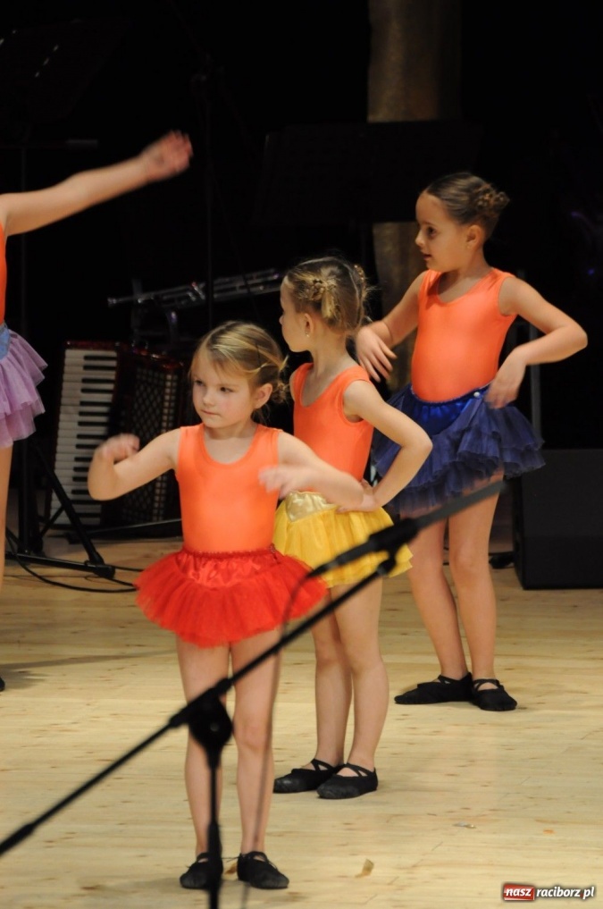 Zdjęcie w galerii na portalu naszraciborz.pl: Świąteczna gala zespołów Źródła wiadomości z regionu