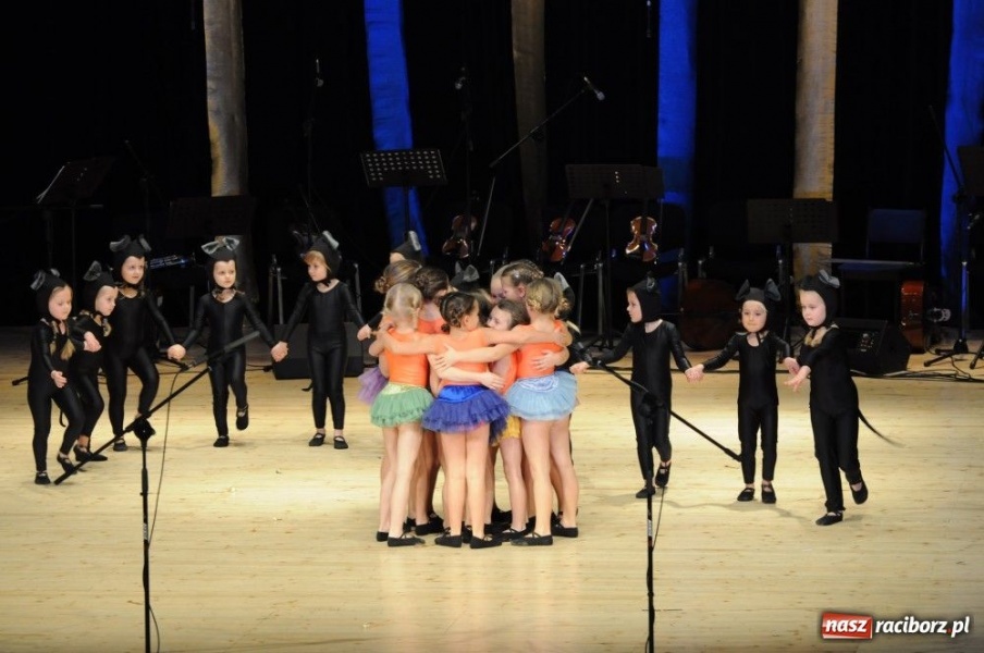 Zdjęcie w galerii na portalu naszraciborz.pl: Świąteczna gala zespołów Źródła wiadomości z regionu