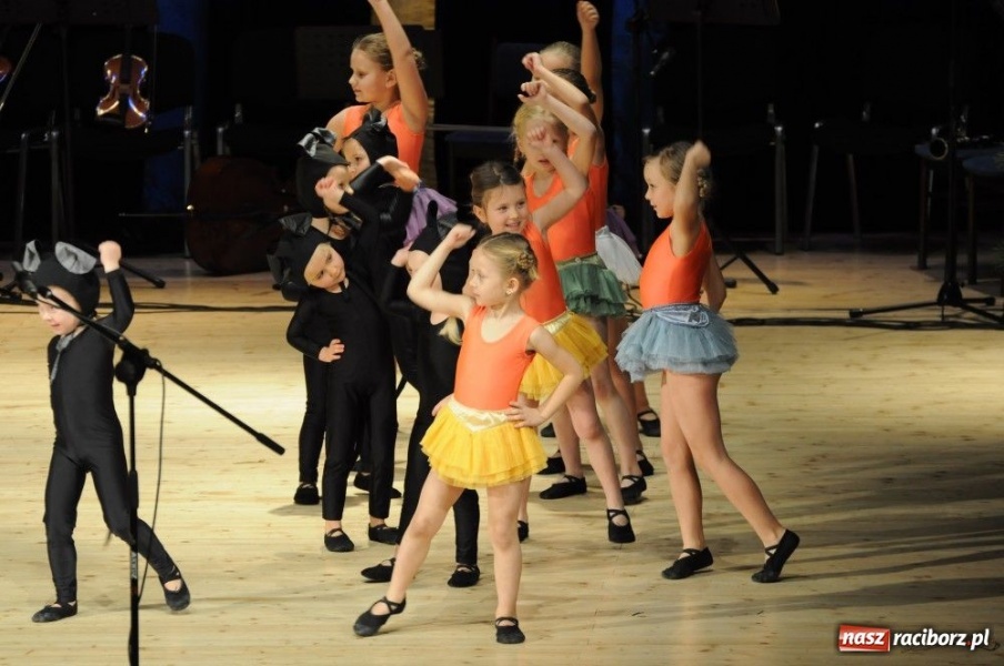 Zdjęcie w galerii na portalu naszraciborz.pl: Świąteczna gala zespołów Źródła wiadomości z regionu