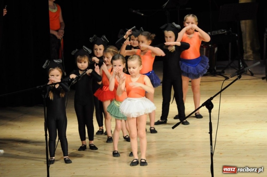 Zdjęcie w galerii na portalu naszraciborz.pl: Świąteczna gala zespołów Źródła wiadomości z regionu