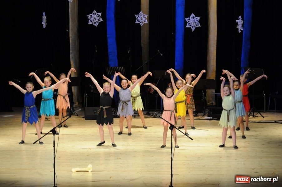 Zdjęcie w galerii na portalu naszraciborz.pl: Świąteczna gala zespołów Źródła wiadomości z regionu