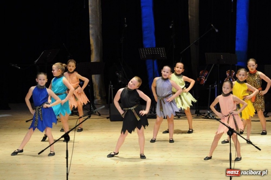 Zdjęcie w galerii na portalu naszraciborz.pl: Świąteczna gala zespołów Źródła wiadomości z regionu