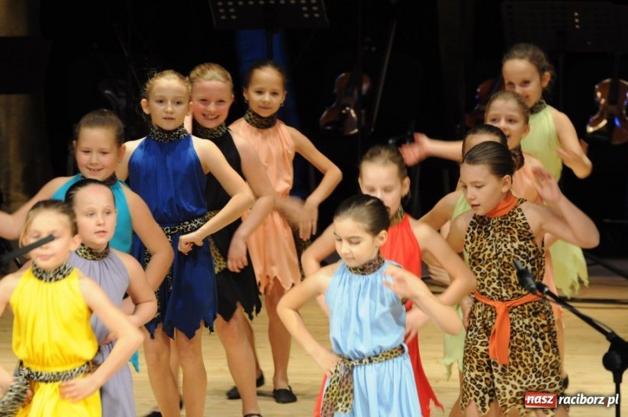 Zdjęcie w galerii na portalu naszraciborz.pl: Świąteczna gala zespołów Źródła wiadomości z regionu