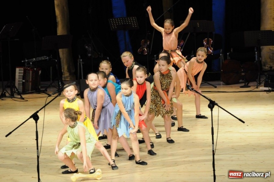 Zdjęcie w galerii na portalu naszraciborz.pl: Świąteczna gala zespołów Źródła wiadomości z regionu