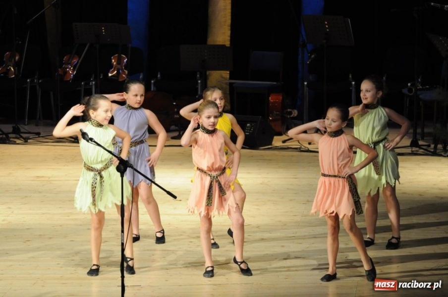 Zdjęcie w galerii na portalu naszraciborz.pl: Świąteczna gala zespołów Źródła wiadomości z regionu