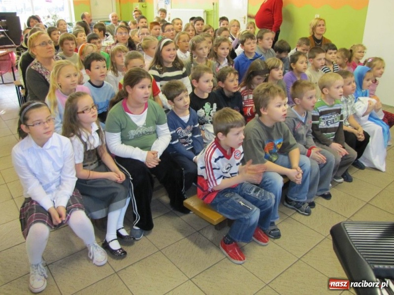 Zdjęcie w galerii na portalu naszraciborz.pl: Wojnowice rozbrzmiewają kolędami... wiadomości z regionu