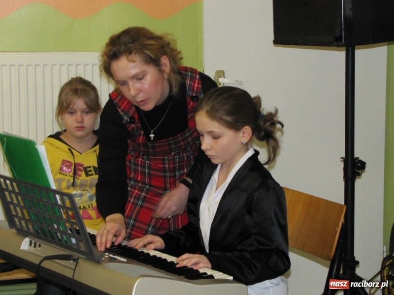 Zdjęcie w galerii na portalu naszraciborz.pl: Wojnowice rozbrzmiewają kolędami... wiadomości z regionu