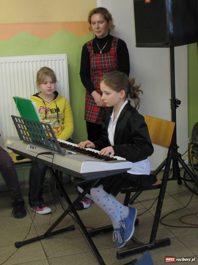 Zdjęcie w galerii na portalu naszraciborz.pl: Wojnowice rozbrzmiewają kolędami... wiadomości z regionu