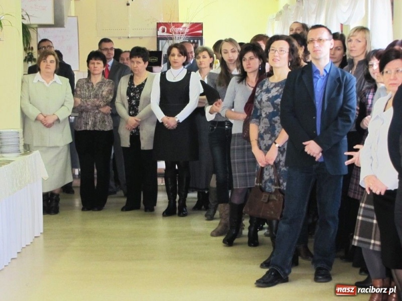 Zdjęcie w galerii na portalu naszraciborz.pl: Pracownicy PWSZ przy wigilijnym stole wiadomości z regionu