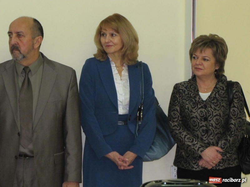 Zdjęcie w galerii na portalu naszraciborz.pl: Pracownicy PWSZ przy wigilijnym stole wiadomości z regionu