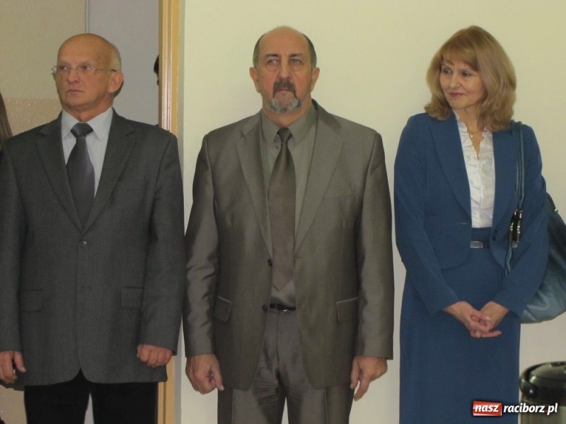 Zdjęcie w galerii na portalu naszraciborz.pl: Pracownicy PWSZ przy wigilijnym stole wiadomości z regionu