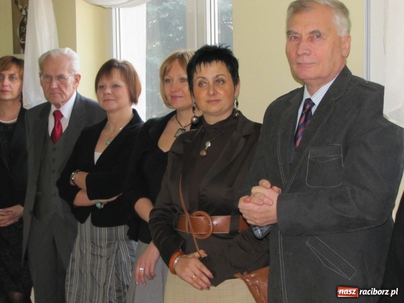 Zdjęcie w galerii na portalu naszraciborz.pl: Pracownicy PWSZ przy wigilijnym stole wiadomości z regionu