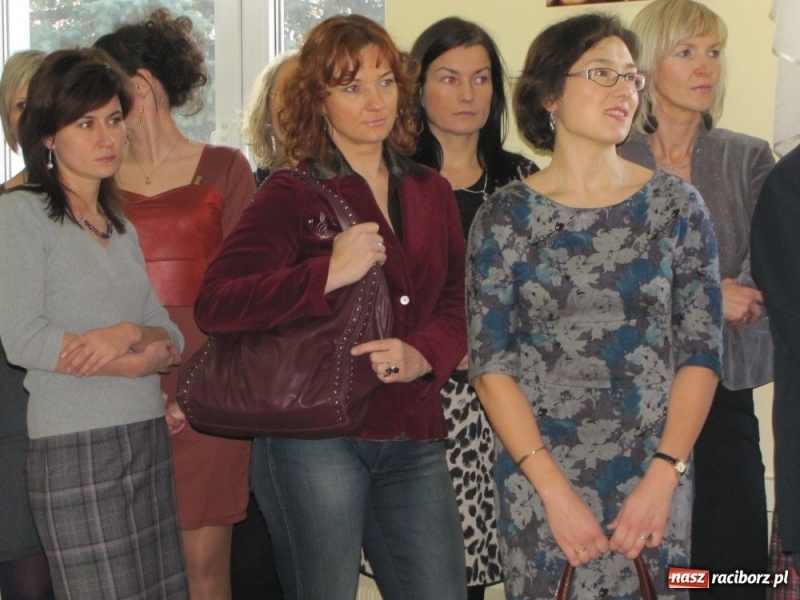 Zdjęcie w galerii na portalu naszraciborz.pl: Pracownicy PWSZ przy wigilijnym stole wiadomości z regionu