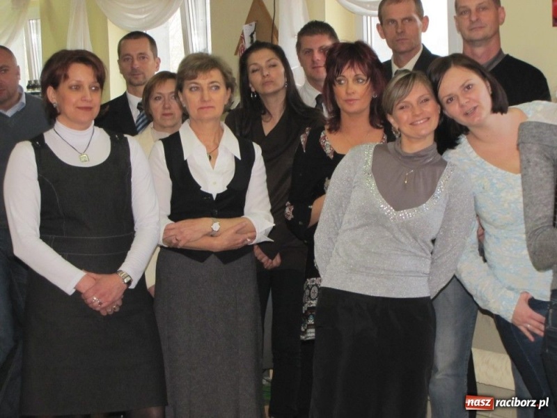 Zdjęcie w galerii na portalu naszraciborz.pl: Pracownicy PWSZ przy wigilijnym stole wiadomości z regionu
