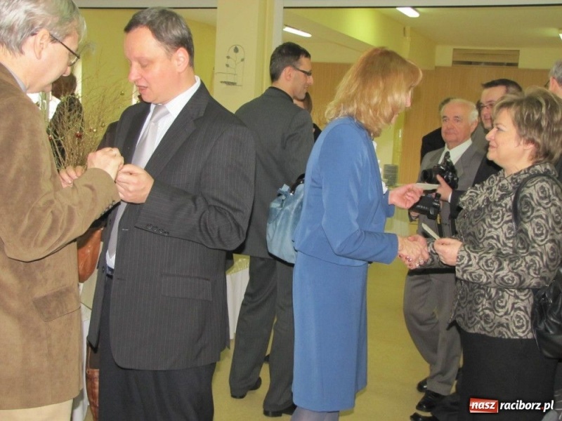 Zdjęcie w galerii na portalu naszraciborz.pl: Pracownicy PWSZ przy wigilijnym stole wiadomości z regionu