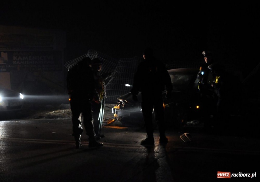 Zdjęcie w galerii na portalu naszraciborz.pl: Policyjna pogoń zakończona na płocie wiadomości z regionu