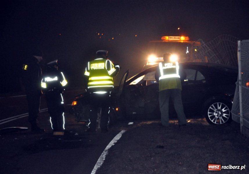 Zdjęcie w galerii na portalu naszraciborz.pl: Policyjna pogoń zakończona na płocie wiadomości z regionu