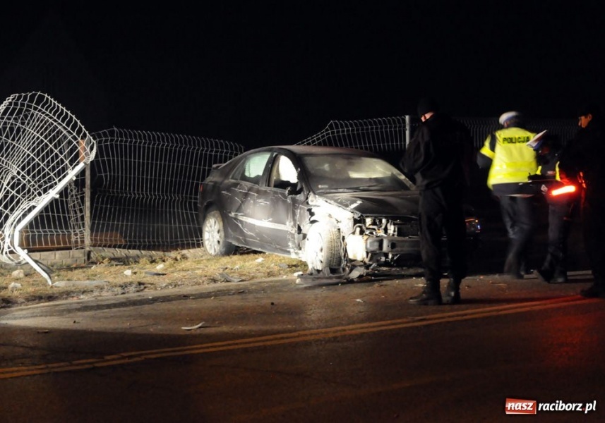 Zdjęcie w galerii na portalu naszraciborz.pl: Policyjna pogoń zakończona na płocie wiadomości z regionu