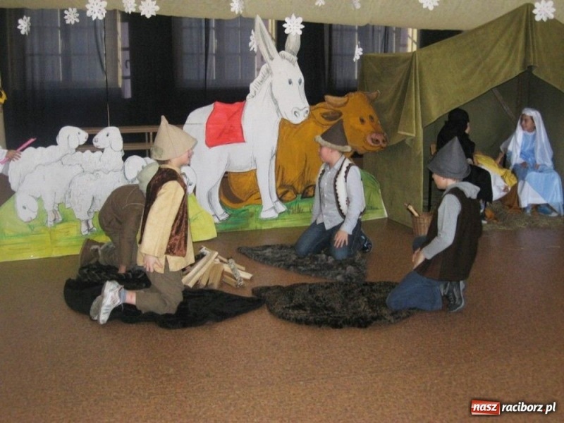 Zdjęcie w galerii na portalu naszraciborz.pl: Był taki dzień..., czyli jasełka w SP4 wiadomości z regionu