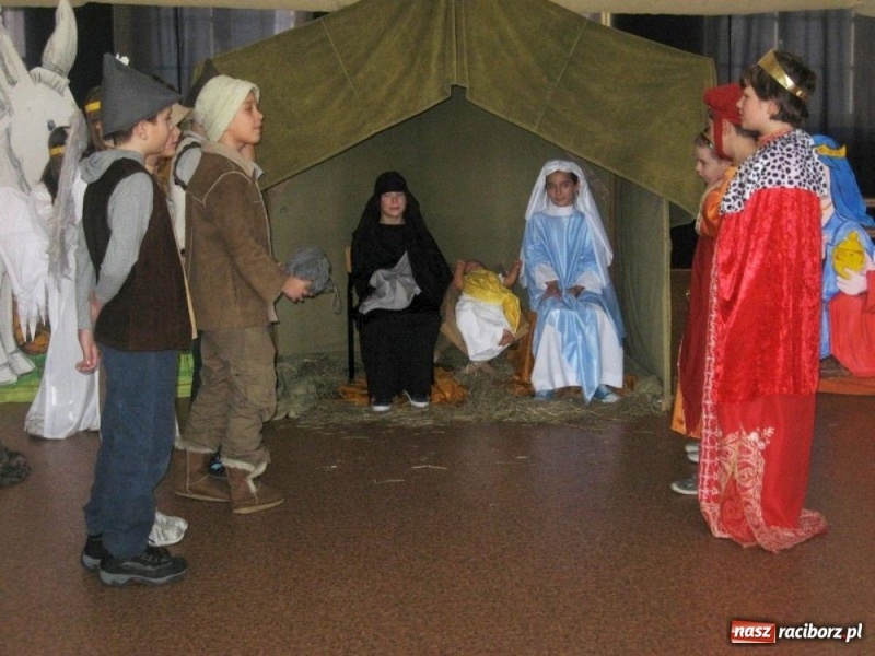 Zdjęcie w galerii na portalu naszraciborz.pl: Był taki dzień..., czyli jasełka w SP4 wiadomości z regionu