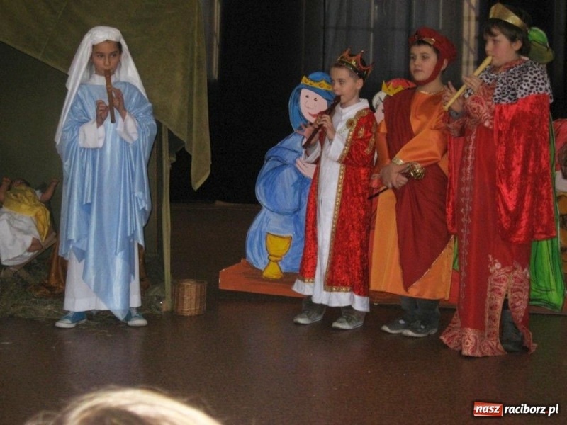 Zdjęcie w galerii na portalu naszraciborz.pl: Był taki dzień..., czyli jasełka w SP4 wiadomości z regionu