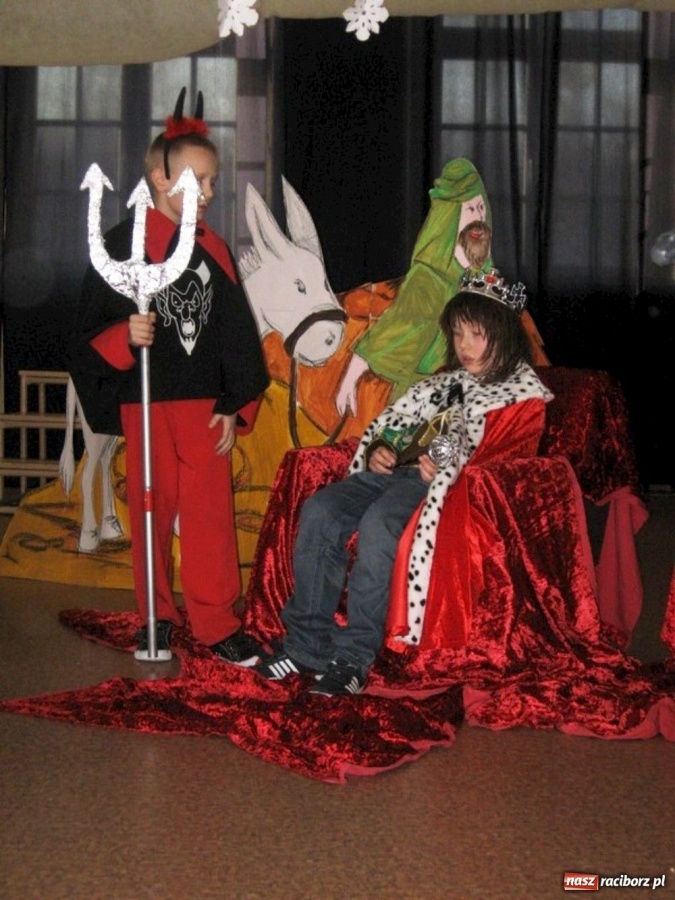 Zdjęcie w galerii na portalu naszraciborz.pl: Był taki dzień..., czyli jasełka w SP4 wiadomości z regionu