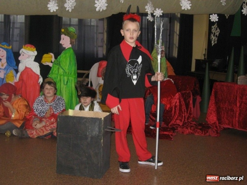 Zdjęcie w galerii na portalu naszraciborz.pl: Był taki dzień..., czyli jasełka w SP4 wiadomości z regionu