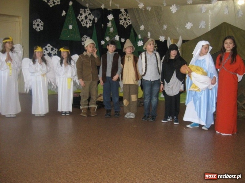 Zdjęcie w galerii na portalu naszraciborz.pl: Był taki dzień..., czyli jasełka w SP4 wiadomości z regionu