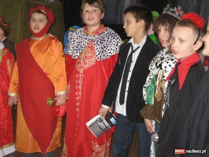 Zdjęcie w galerii na portalu naszraciborz.pl: Był taki dzień..., czyli jasełka w SP4 wiadomości z regionu