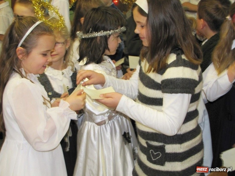 Zdjęcie w galerii na portalu naszraciborz.pl: Kolędnicy dotarli już do Wojnowic wiadomości z regionu