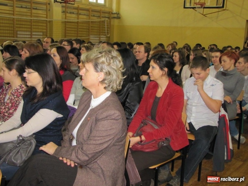 Zdjęcie w galerii na portalu naszraciborz.pl: Świętowali urodziny Adama M. wiadomości z regionu