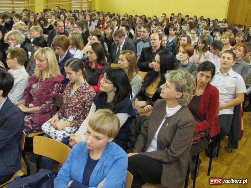 Zdjęcie w galerii na portalu naszraciborz.pl: Świętowali urodziny Adama M. wiadomości z regionu