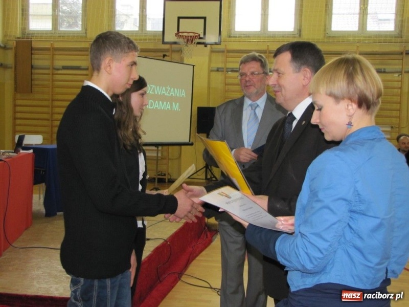 Zdjęcie w galerii na portalu naszraciborz.pl: Świętowali urodziny Adama M. wiadomości z regionu
