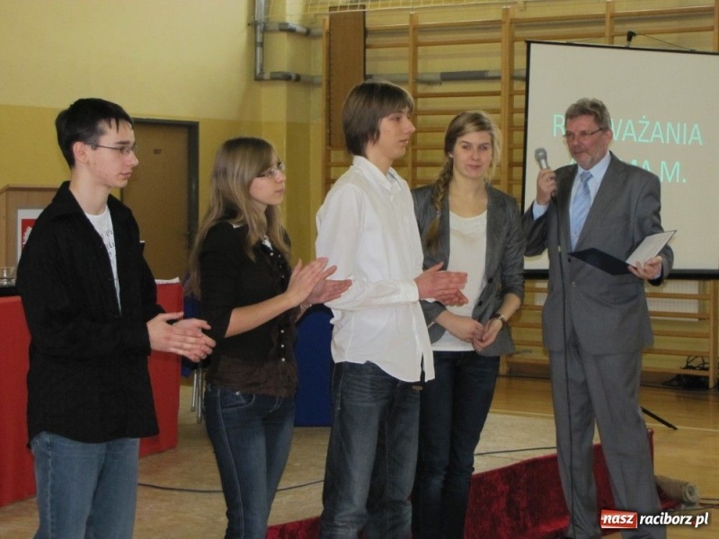 Zdjęcie w galerii na portalu naszraciborz.pl: Świętowali urodziny Adama M. wiadomości z regionu