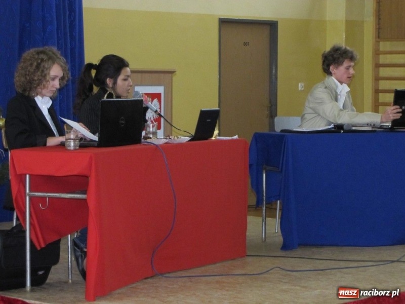 Zdjęcie w galerii na portalu naszraciborz.pl: Świętowali urodziny Adama M. wiadomości z regionu