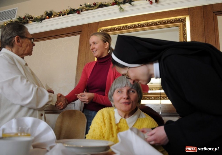 Zdjęcie w galerii na portalu naszraciborz.pl: Perła zaprosiła na opłatek osoby samotne wiadomości z regionu