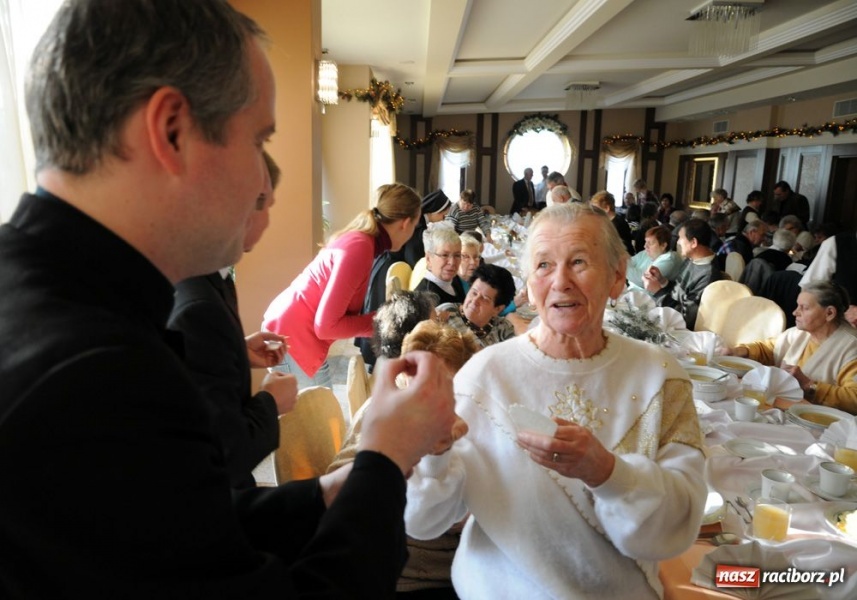Zdjęcie w galerii na portalu naszraciborz.pl: Perła zaprosiła na opłatek osoby samotne wiadomości z regionu