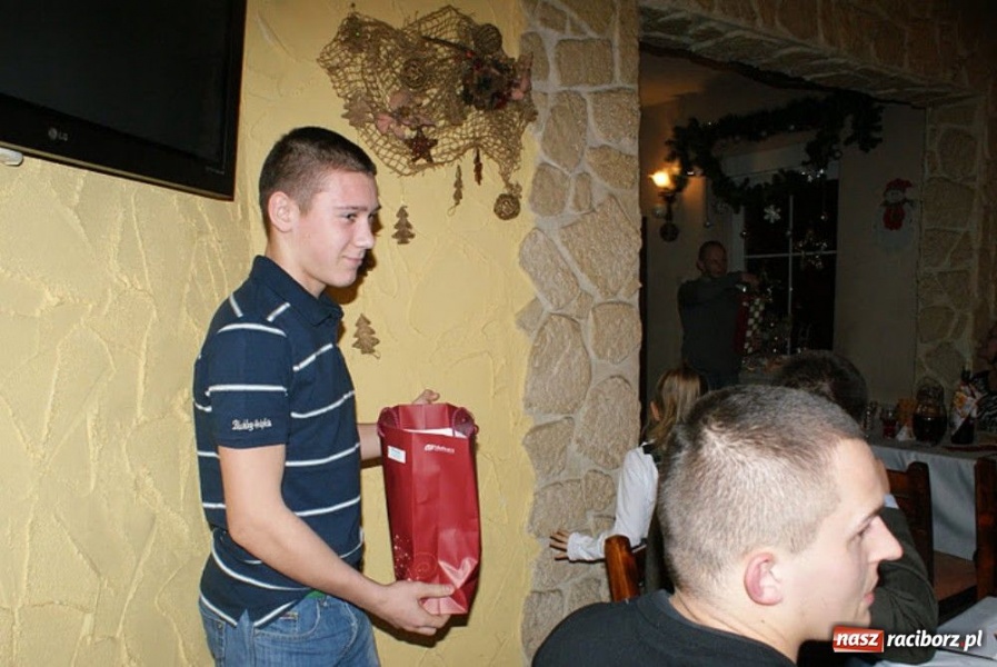 Zdjęcie w galerii na portalu naszraciborz.pl: Łamator i Sparta przy wigilijnym stole wiadomości z regionu