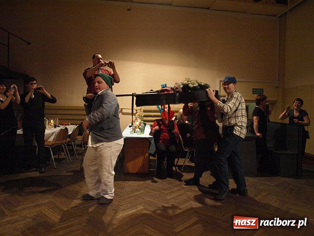 Zdjęcie w galerii na portalu naszraciborz.pl: Bas pogrzebany, ale zmartwychwstanie wiadomości z regionu