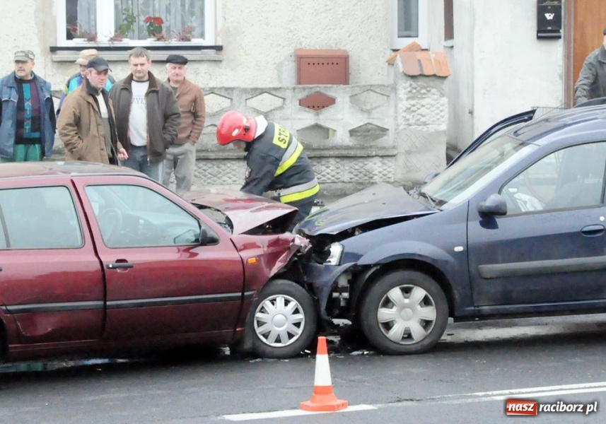 Zdjęcie w galerii na portalu naszraciborz.pl: Zderzenie golfa z dacią logan wiadomości z regionu