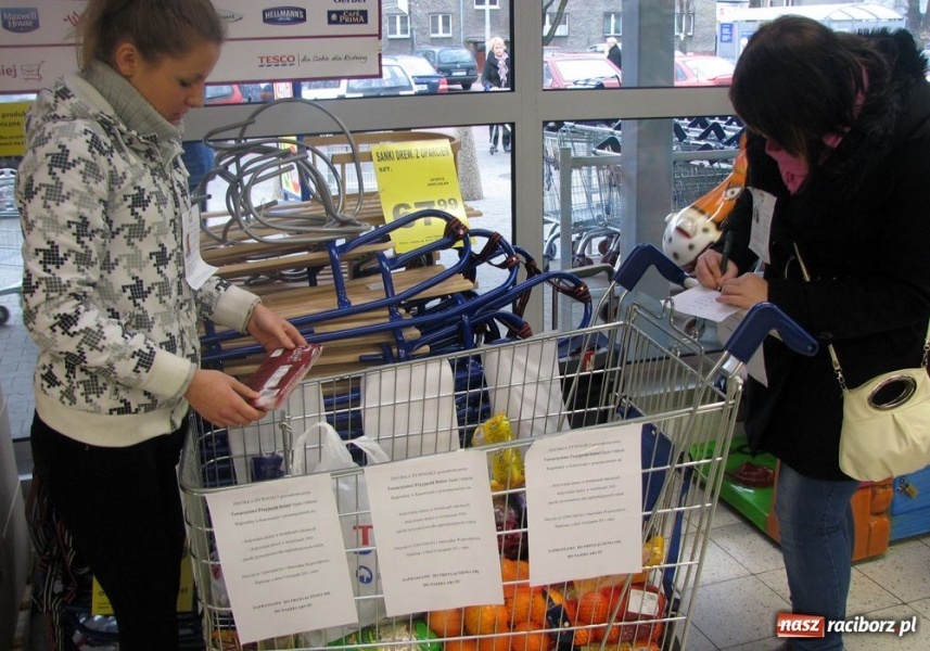 Zdjęcie w galerii na portalu naszraciborz.pl: TPD zebrało 57 paczek wiadomości z regionu