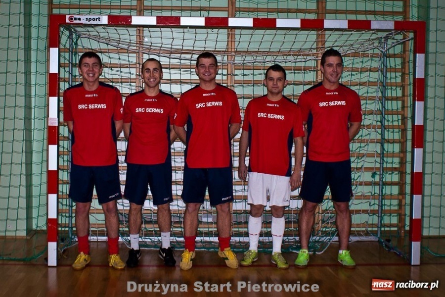 Zdjęcie w galerii na portalu naszraciborz.pl: Rozgrywki halówki na koniec 2011 wiadomości z regionu