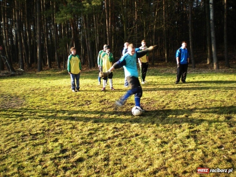 Zdjęcie w galerii na portalu naszraciborz.pl: Pierwsza bramka 2012 padła w Rudzie? wiadomości z regionu