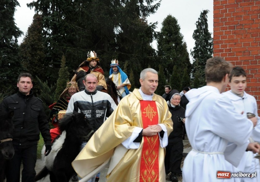 Zdjęcie w galerii na portalu naszraciborz.pl: Trzej Królowie zawitali dziś do Brzezia wiadomości z regionu