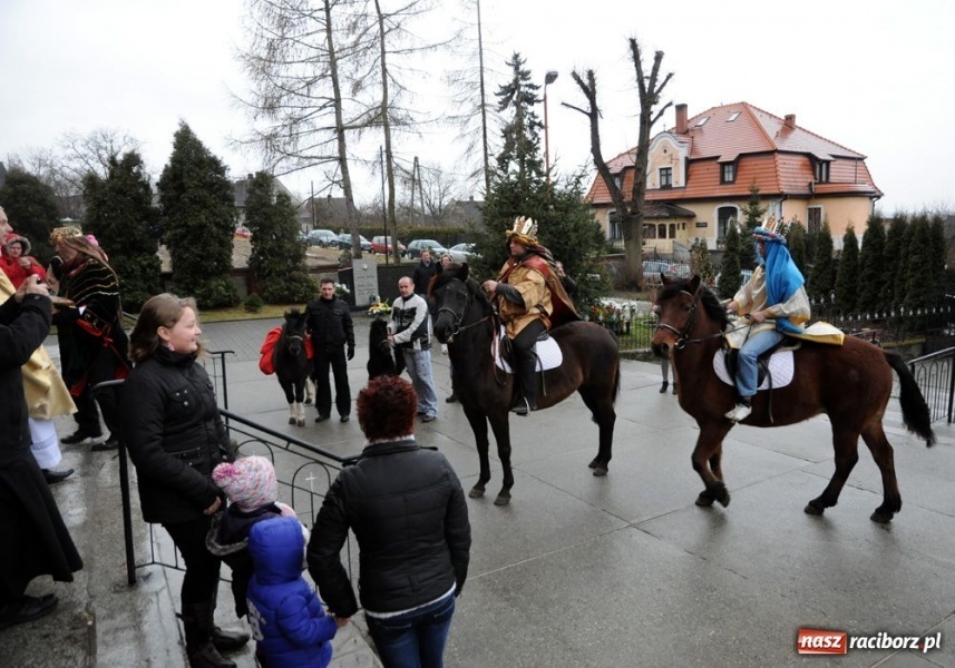 Zdjęcie w galerii na portalu naszraciborz.pl: Trzej Królowie zawitali dziś do Brzezia wiadomości z regionu