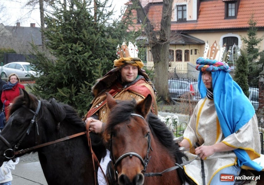 Zdjęcie w galerii na portalu naszraciborz.pl: Trzej Królowie zawitali dziś do Brzezia wiadomości z regionu