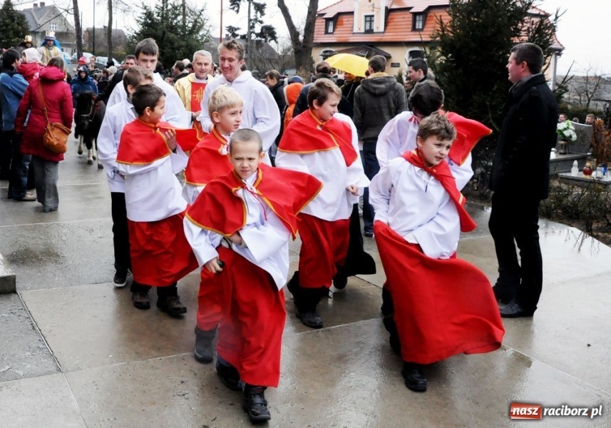 Zdjęcie w galerii na portalu naszraciborz.pl: Trzej Królowie zawitali dziś do Brzezia wiadomości z regionu