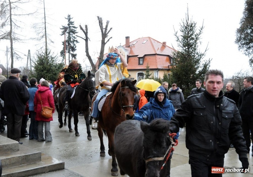 Zdjęcie w galerii na portalu naszraciborz.pl: Trzej Królowie zawitali dziś do Brzezia wiadomości z regionu