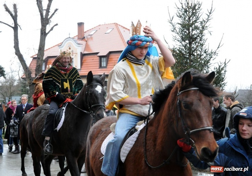 Zdjęcie w galerii na portalu naszraciborz.pl: Trzej Królowie zawitali dziś do Brzezia wiadomości z regionu